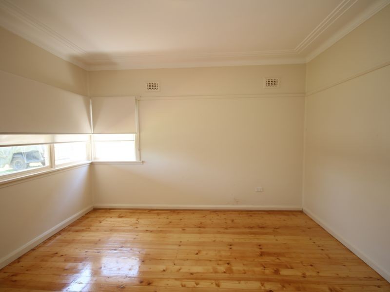 65 Kelvin Parade, Picnic Point NSW 2213