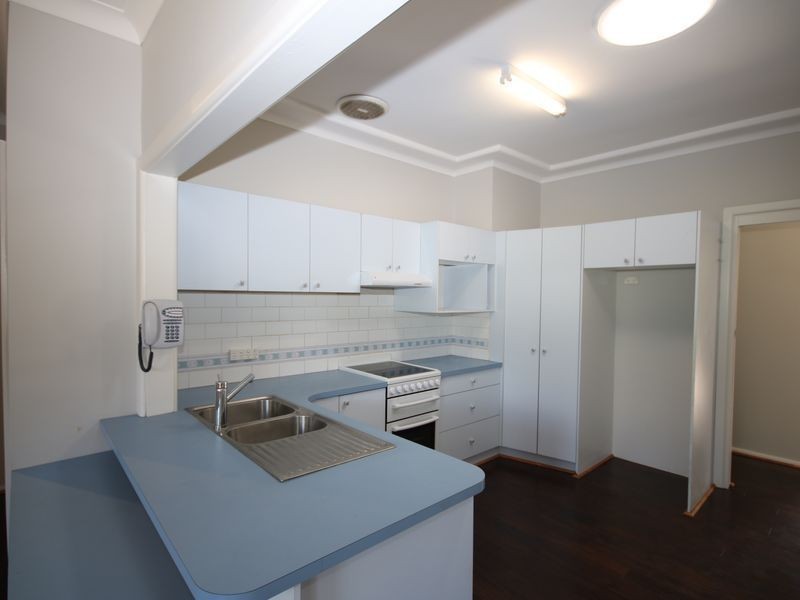 10 Phyllis Avenue, Picnic Point NSW 2213