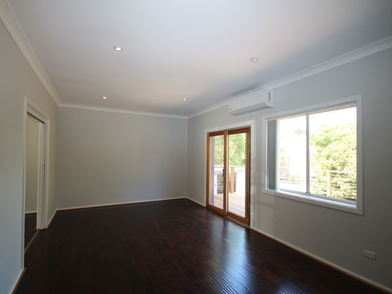 10 Phyllis Avenue, Picnic Point NSW 2213