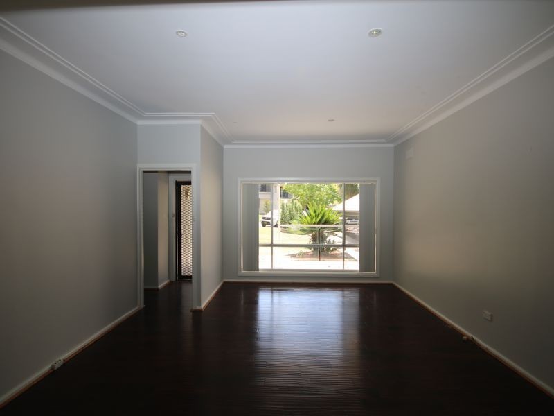 10 Phyllis Avenue, Picnic Point NSW 2213