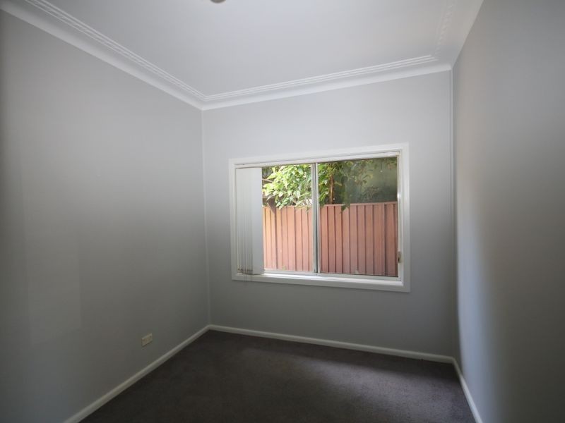 10 Phyllis Avenue, Picnic Point NSW 2213