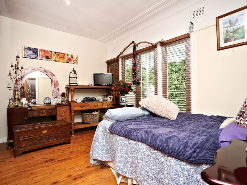 91 Burns Road, Picnic Point NSW 2213