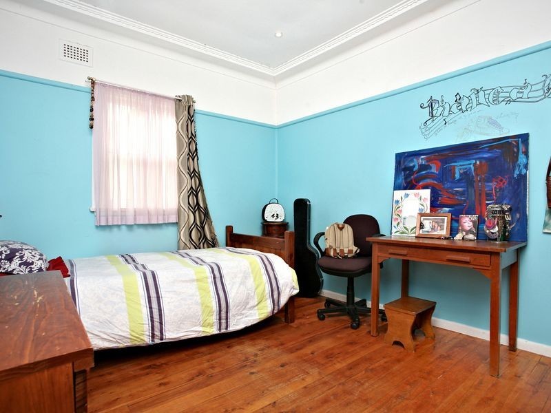 91 Burns Road, Picnic Point NSW 2213