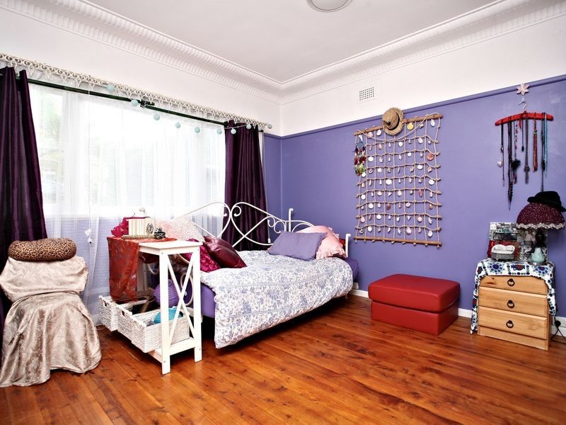 91 Burns Road, Picnic Point NSW 2213