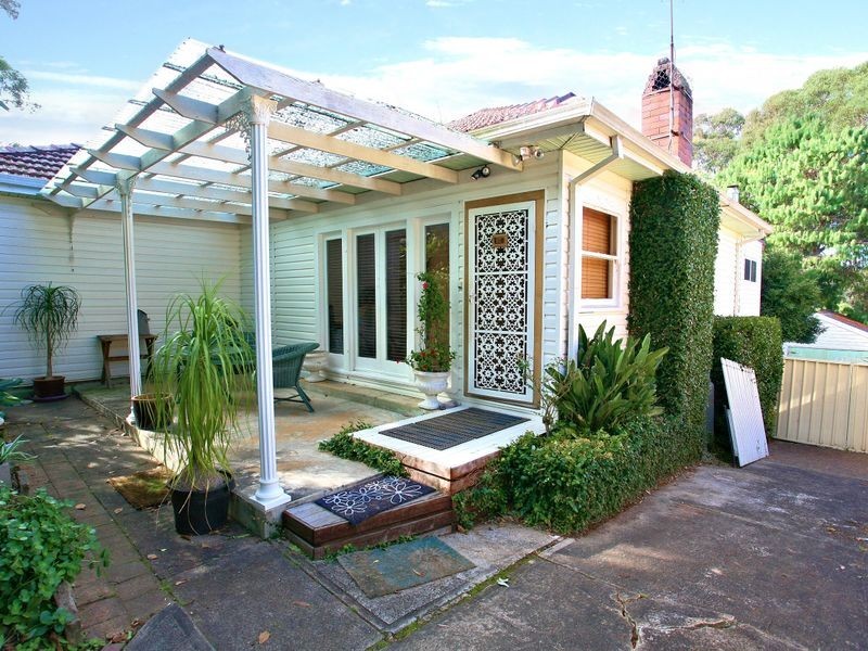 91 Burns Road, Picnic Point NSW 2213