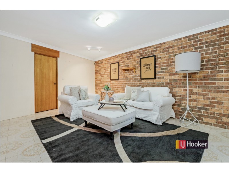34 Hobart Place, Illawong NSW 2234