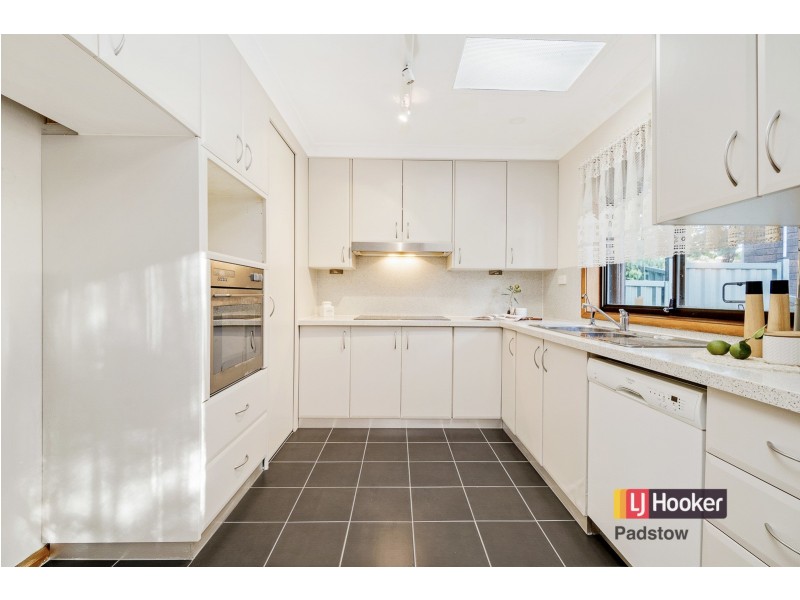 34 Hobart Place, Illawong NSW 2234