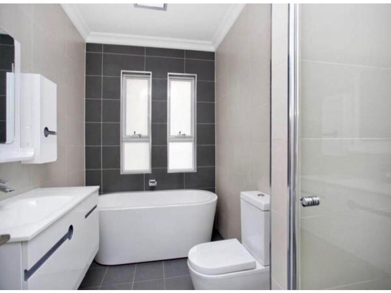 17 Parkview Avenue, Picnic Point NSW 2213