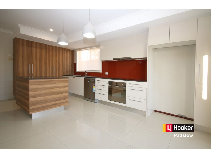 1/674A Henry Lawson Drive, East Hills NSW 2213