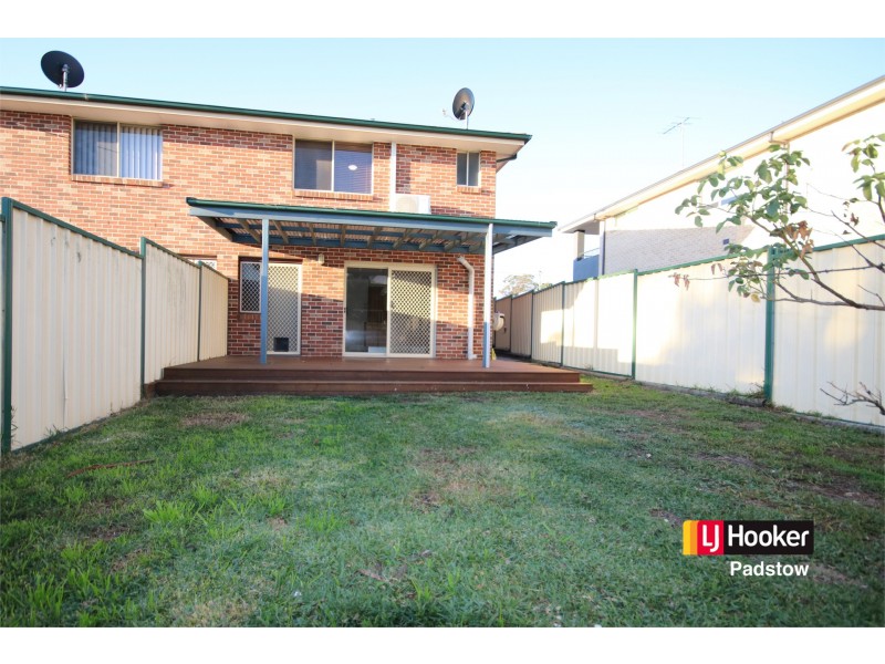 1/674A Henry Lawson Drive, East Hills NSW 2213