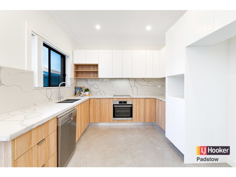 2/65 Ramsay Road, Picnic Point NSW 2213
