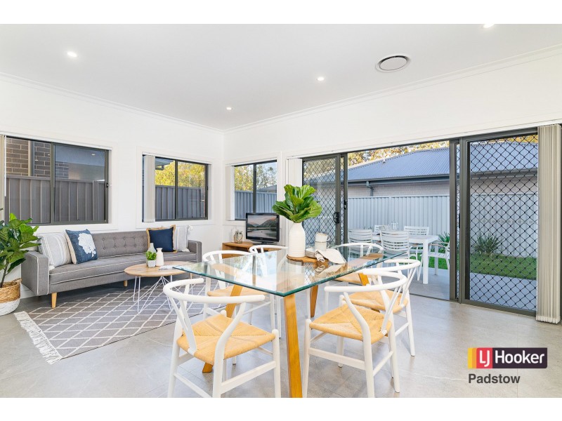 2/65 Ramsay Road, Picnic Point NSW 2213