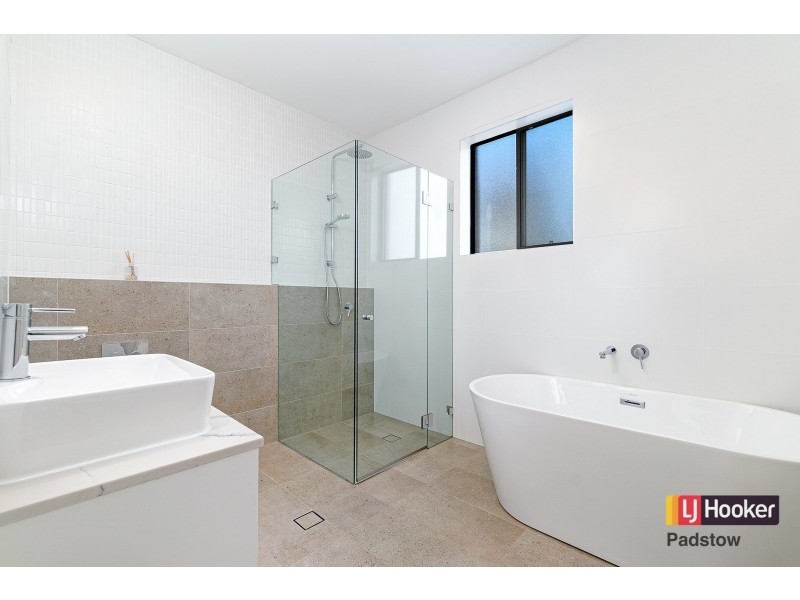 2/65 Ramsay Road, Picnic Point NSW 2213