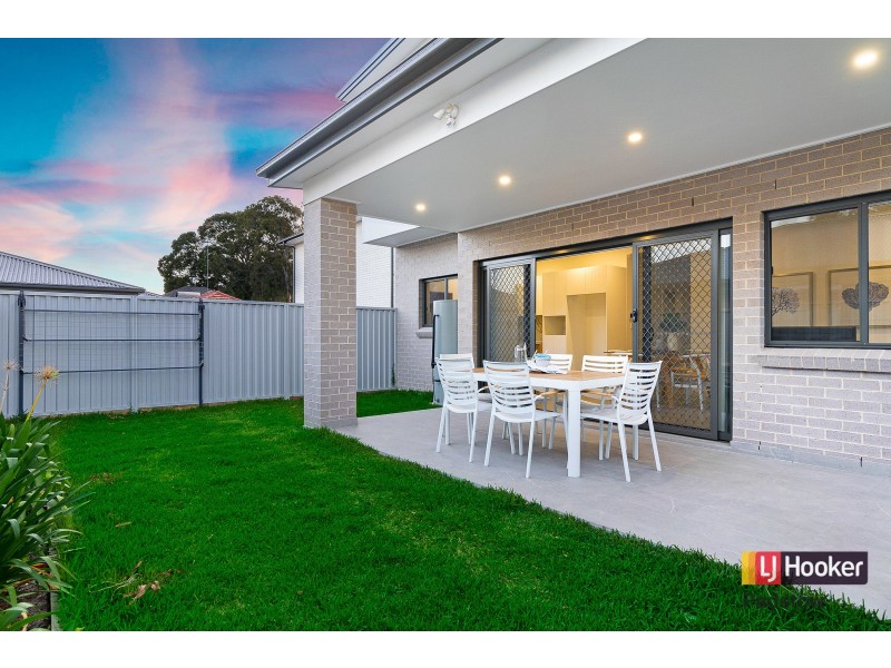 2/65 Ramsay Road, Picnic Point NSW 2213