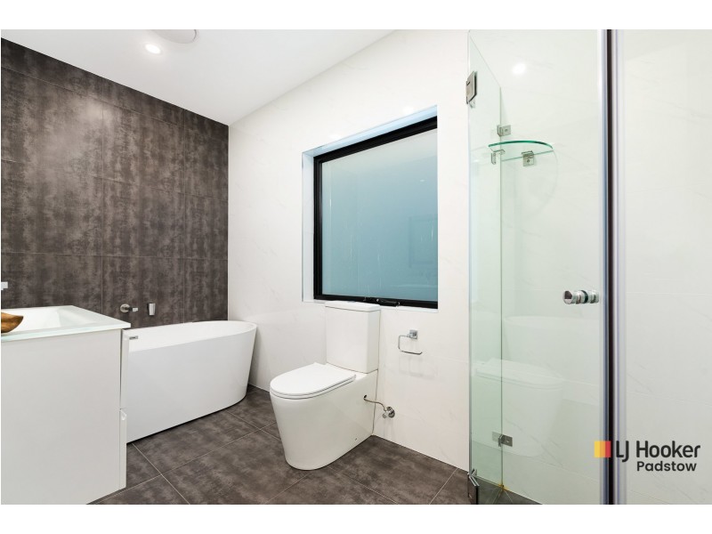 81 Burns Road, Picnic Point NSW 2213