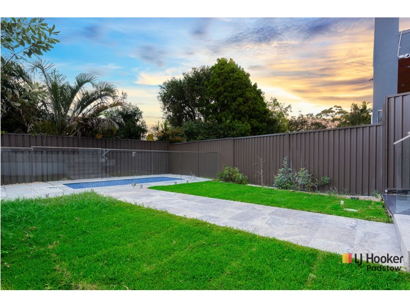 81 Burns Road, Picnic Point NSW 2213