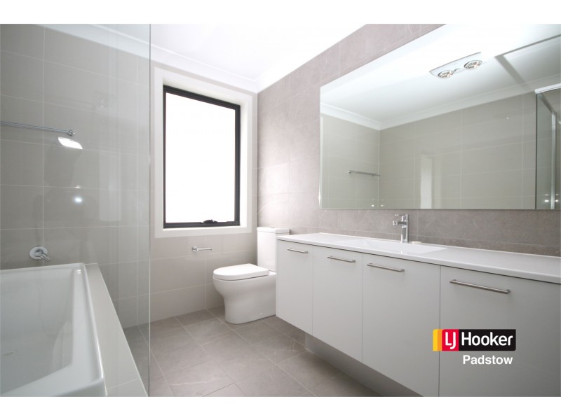 17 Boniwell Road, Moorebank NSW 2170