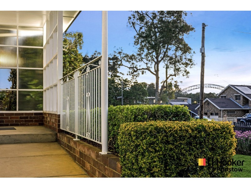 619 Henry Lawson Drive, East Hills NSW 2213