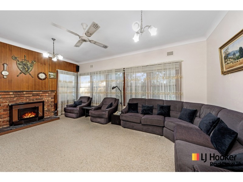 619 Henry Lawson Drive, East Hills NSW 2213