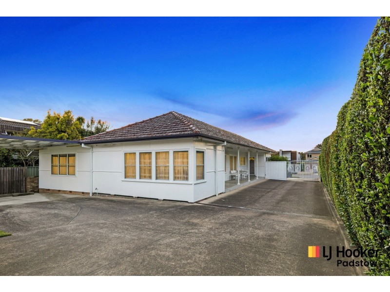 619 Henry Lawson Drive, East Hills NSW 2213