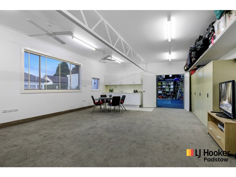619 Henry Lawson Drive, East Hills NSW 2213