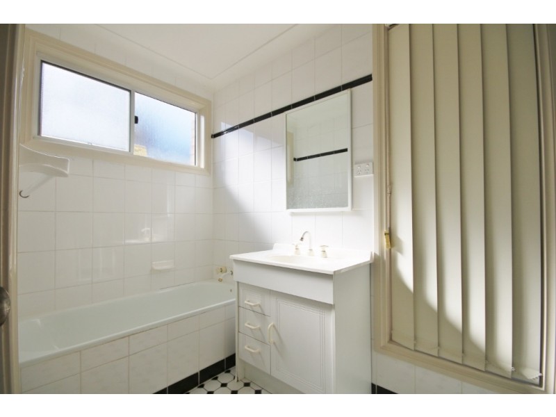 2/98 Tower Street, Panania NSW 2213