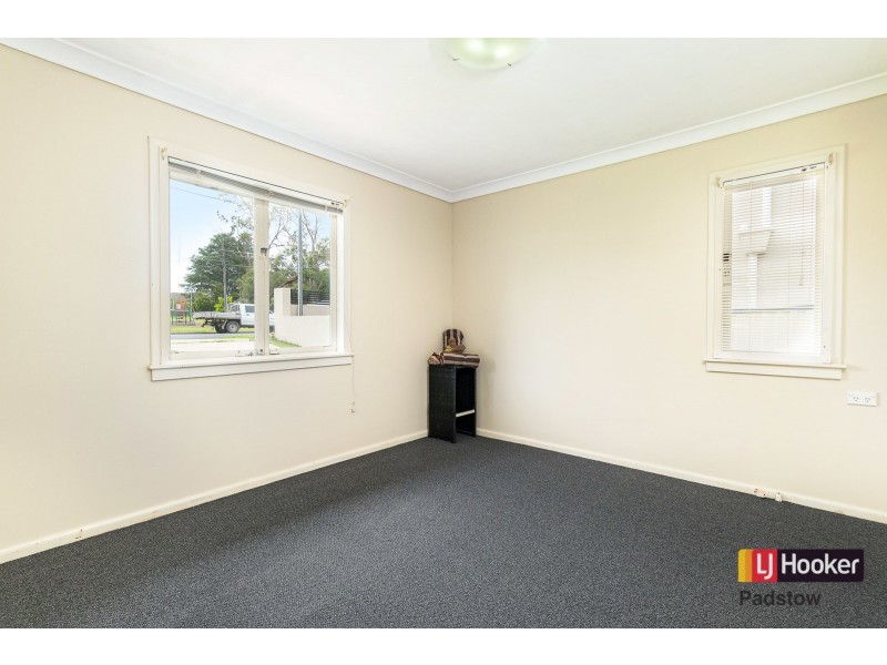 21 Matthews Avenue, East Hills NSW 2213