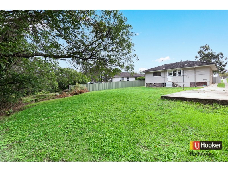 21 Matthews Avenue, East Hills NSW 2213