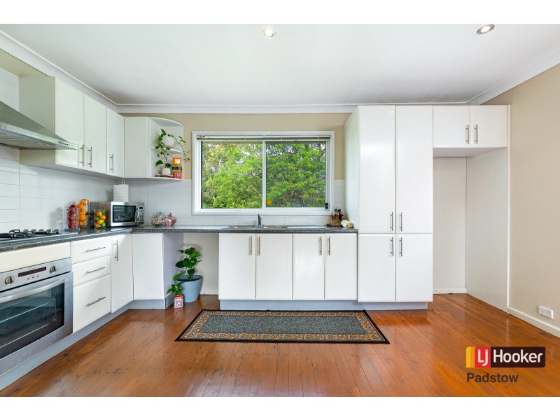 21 Matthews Avenue, East Hills NSW 2213