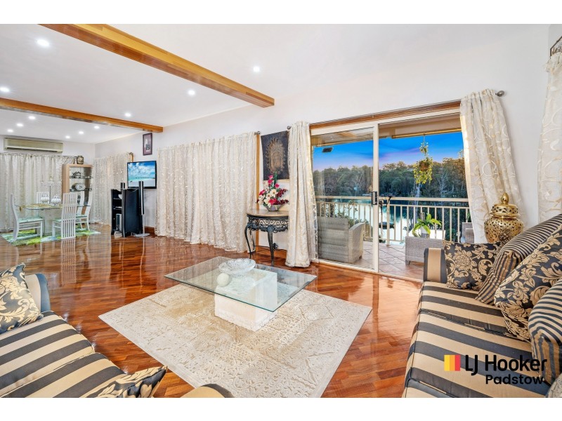 806a Henry Lawson Drive, Picnic Point NSW 2213