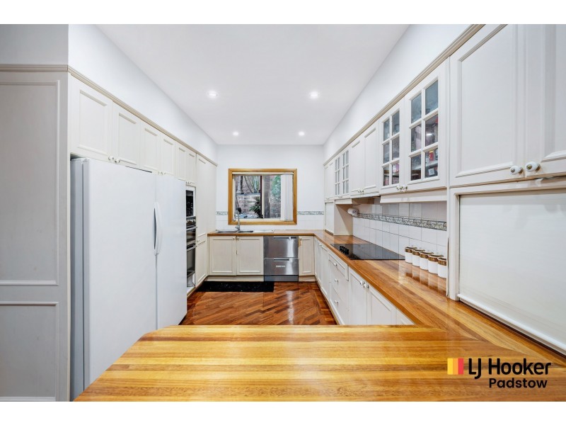 806a Henry Lawson Drive, Picnic Point NSW 2213