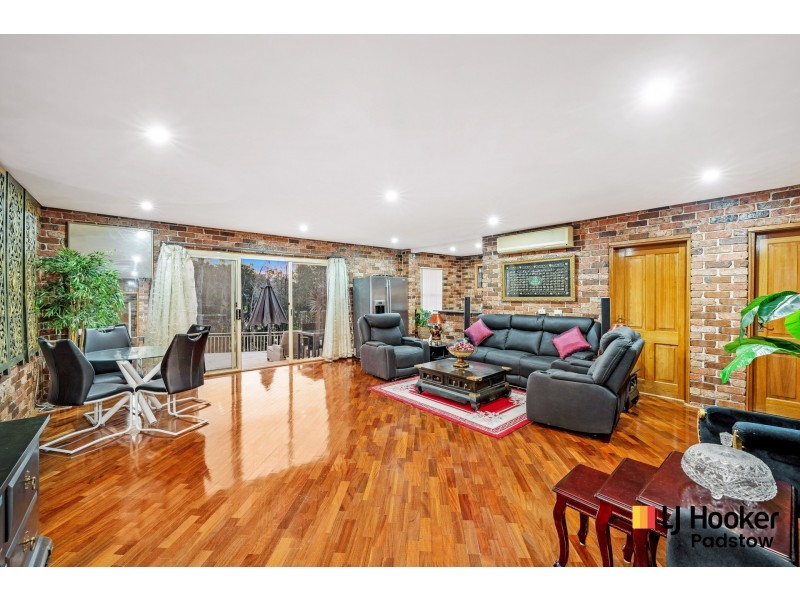 806a Henry Lawson Drive, Picnic Point NSW 2213