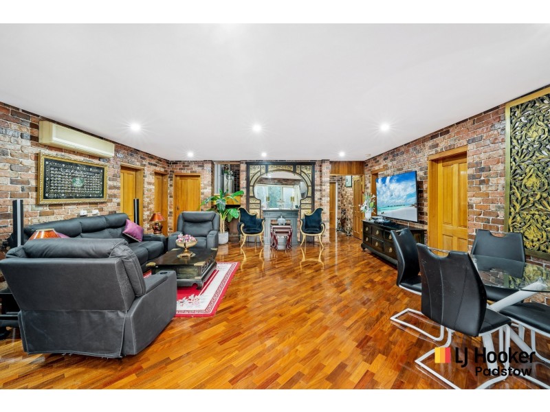 806a Henry Lawson Drive, Picnic Point NSW 2213