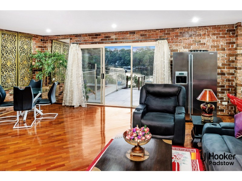 806a Henry Lawson Drive, Picnic Point NSW 2213