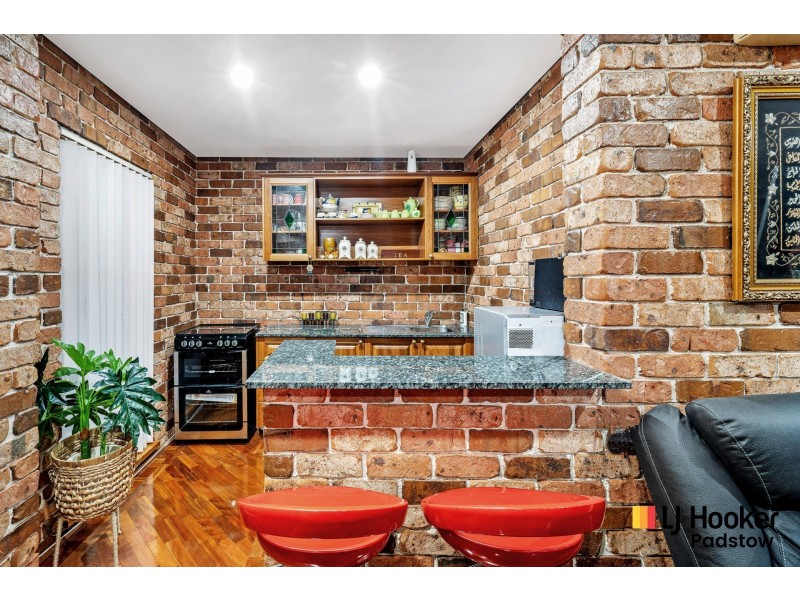 806a Henry Lawson Drive, Picnic Point NSW 2213