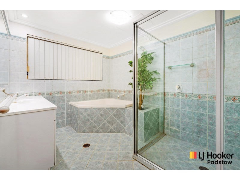 806a Henry Lawson Drive, Picnic Point NSW 2213