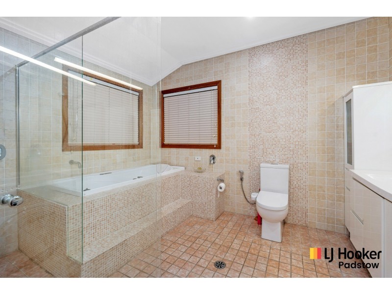 806a Henry Lawson Drive, Picnic Point NSW 2213