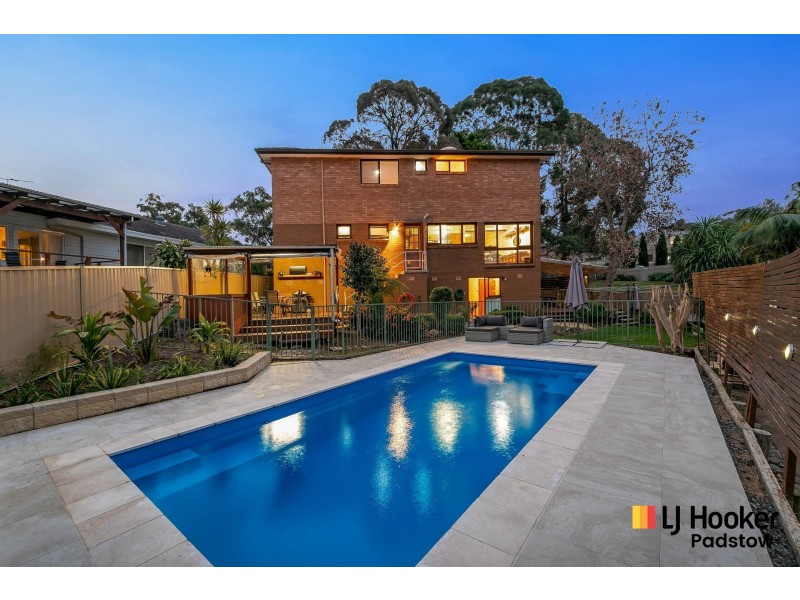 9 Samoa Avenue, Picnic Point NSW 2213