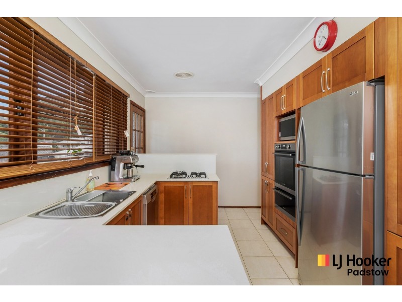9 Samoa Avenue, Picnic Point NSW 2213