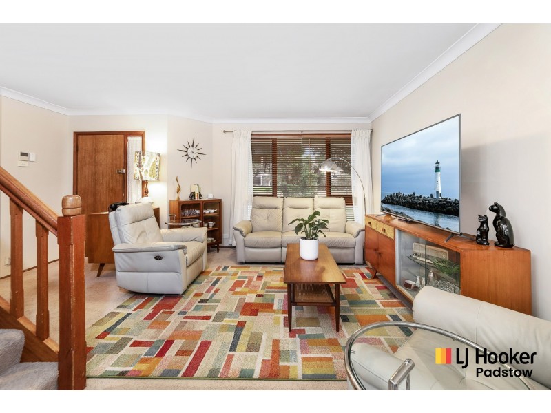 9 Samoa Avenue, Picnic Point NSW 2213