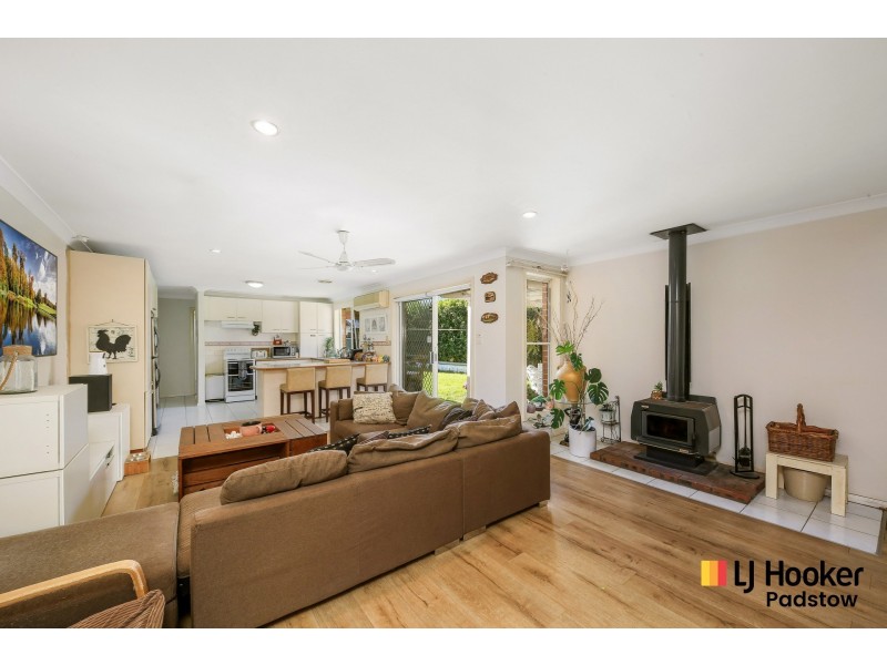 789 Henry Lawson Drive, Picnic Point NSW 2213