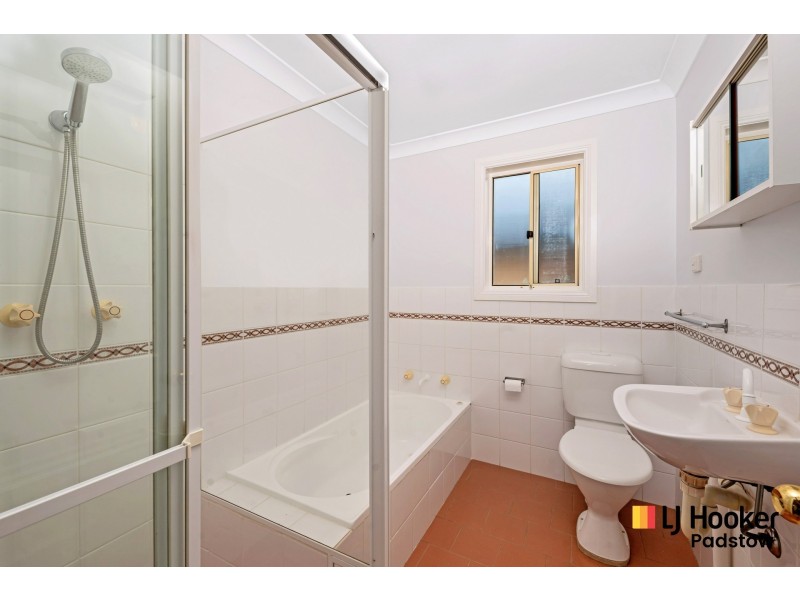 3/879 Henry Lawson Drive, Picnic Point NSW 2213