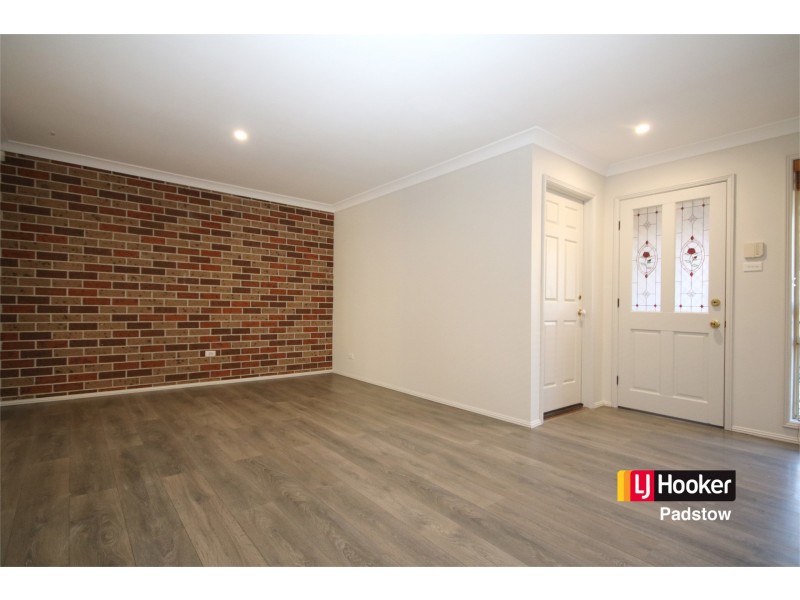 1/674A Henry Lawson Drive, East Hills NSW 2213