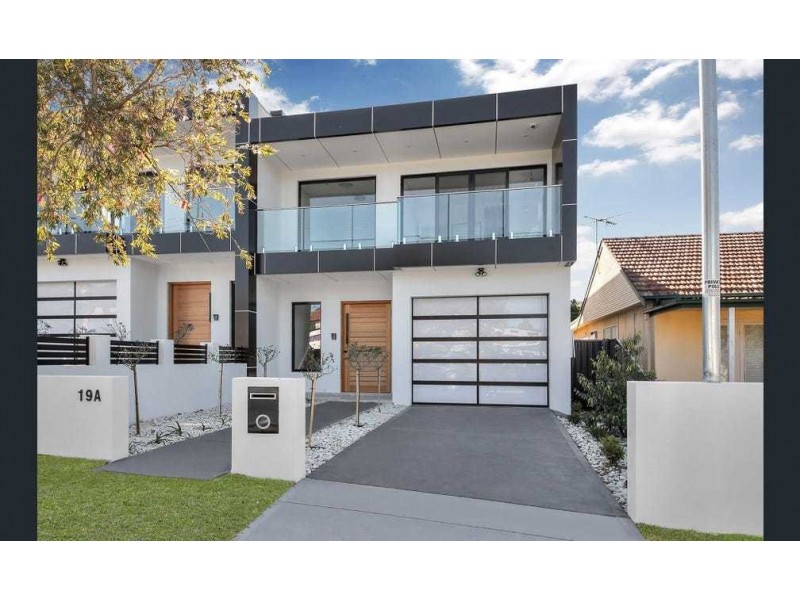 19a Stretham Avenue, Picnic Point NSW 2213