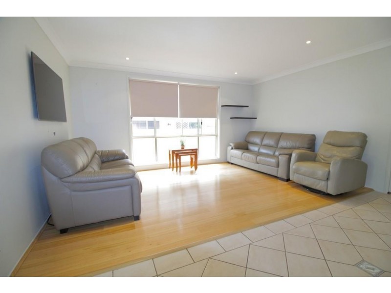 41 Wainewright Avenue, West Hoxton NSW 2171