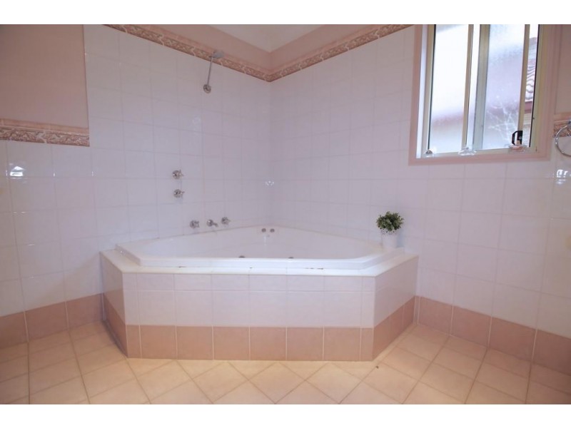 41 Wainewright Avenue, West Hoxton NSW 2171