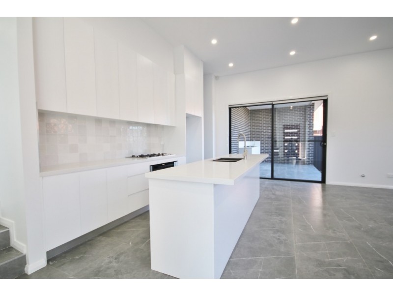 6 Ayres Crescent, Georges Hall NSW 2198