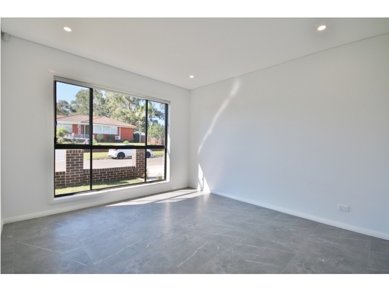 6 Ayres Crescent, Georges Hall NSW 2198