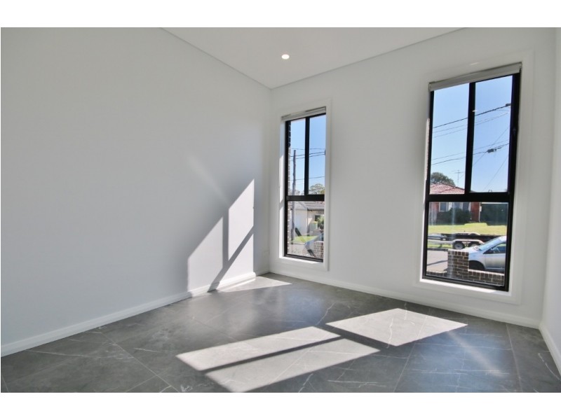 6 Ayres Crescent, Georges Hall NSW 2198