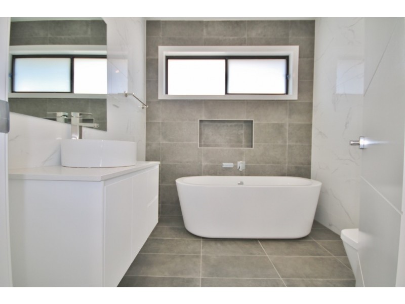 6 Ayres Crescent, Georges Hall NSW 2198